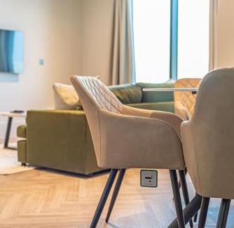 The Docks Apartment | 2 Bed WITH OPEN BALCONY RIVER VIEW!