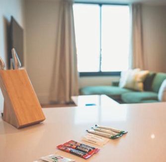 The Docks Apartment | 2 Bed WITH OPEN BALCONY RIVER VIEW!