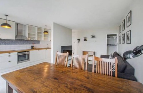 Elephant and Castle Apartment | 2 bed Zone1 Apt slps 5/6 400 mps wifi- roof terrace view of Big Ben