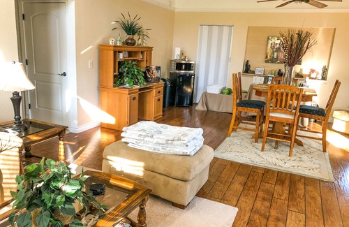 Paso Robles House | 2 Bedroom, 1 Bath Home Can Accommodate Up To 6 guests extra charge over 4
