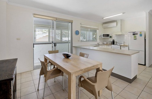 Point Lookout Apartment | 2 bedroom 1 bathroom unit in small complex close to several beaches
