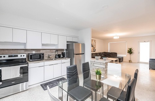 Sunny Isles Beach Ski Chalet | 2 Bedroom 2 Bath Beach 1 min Walk 8 People Keyless Dog ok