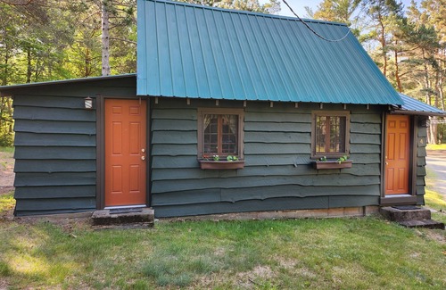 Ray Brook Cabin | 2 Bedroom/2 bath Cabin - Moreno's Cottages Celebrating 100 years!