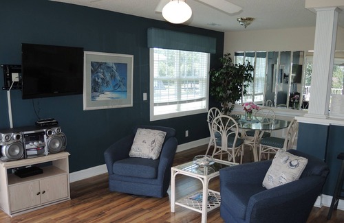 Calabash Villa | 2 Bedroom/ 2 Bath Condo within walking distance to food, golf, and the Pool!