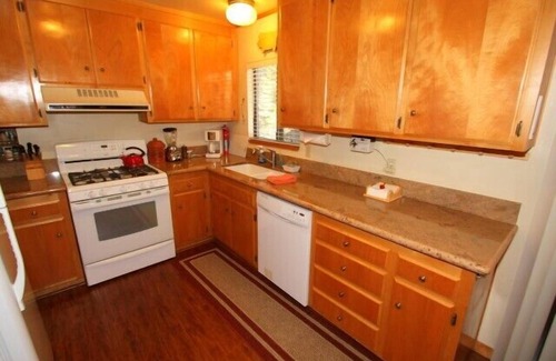 Donner Lake Woods Cabin | 2 bedroom, 2 bath, sleeps 6 adults. West End of Donner Lake DLR#021
