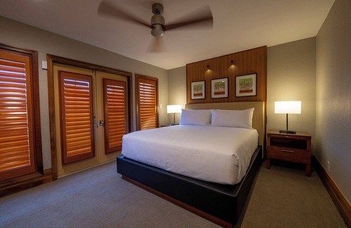 Florida Central Atlantic Coast Resort | 2 Bedroom, 2 Bathroom Luxury Villa with Bay View in Orlando, FL near Disney!