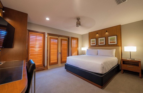 Florida Central Atlantic Coast Resort | 2 Bedroom, 2 Bathroom Luxury ADA Garden View Villa in Orlando, FL near Disney!