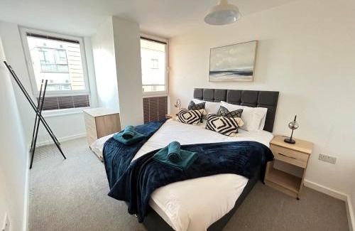 Southampton City Centre Apartment | 2 Bedroom, 2 Bathroom Modern Apartment close to Ocean Village, Free parking, Single or Double beds