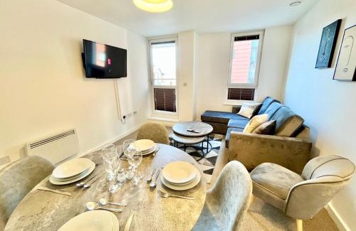 Southampton City Centre Apartment | 2 Bedroom, 2 Bathroom Modern Apartment close to Ocean Village, Free parking, Single or Double beds