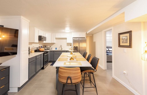 El Paso Apartment | 2-Bedroom-5 Points Central apartment only a couple blocks from restaurants