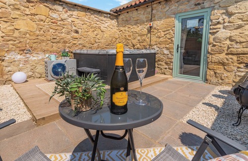 Stockton-on-Tees Cottage | 2 bedroom accommodation in Elton, near Stockton-on-Tees