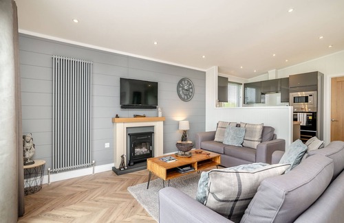 Shepton Mallet Ski Chalet | 2 bedroom accommodation in Midsomer House, East Compton