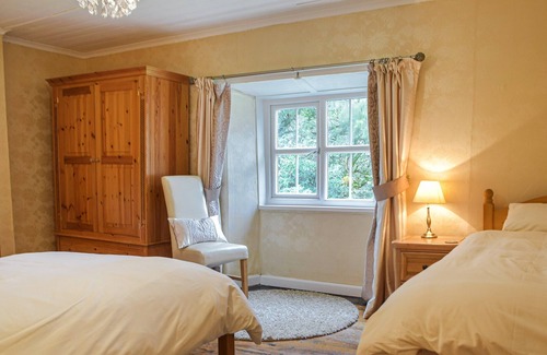 Whitland Cottage | 2 bedroom accommodation in Henllan-Amgoed