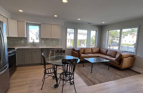 North Beach Haven Apartment | 2 bedroom accommodation in Brighton Beach