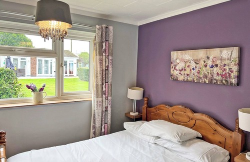 Oulton Broad House | 2 bedroom accommodation in Oulton Broad