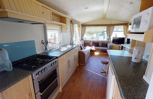 Aberystwyth House | 2 bedroom accommodation in Clarach Bay, Nr Aberystwyth