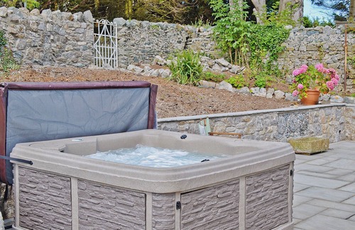 Menai Bridge Cottage | 2 bedroom accommodation in Llandegfan, near Menai Bridge