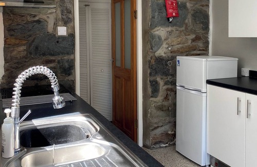 Clynnogfawr Cottage | 2 bedroom accommodation in Clynnog-Fawr, near Criccieth