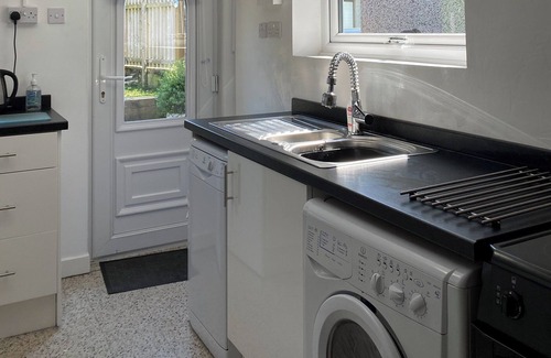 Clynnogfawr Cottage | 2 bedroom accommodation in Clynnog-Fawr, near Criccieth