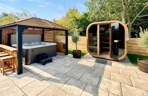 Raywell Ski Chalet | 2 bedroom accommodation in Raywell, Beverley