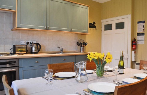 Dunfermline Cottage | 2 bedroom accommodation in Oakley, near Dunfermline