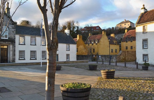 Dunfermline Cottage | 2 bedroom accommodation in Oakley, near Dunfermline