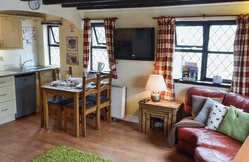 Cemaes Bay Cottage | 2 bedroom accommodation in Cemaes, near Holyhead