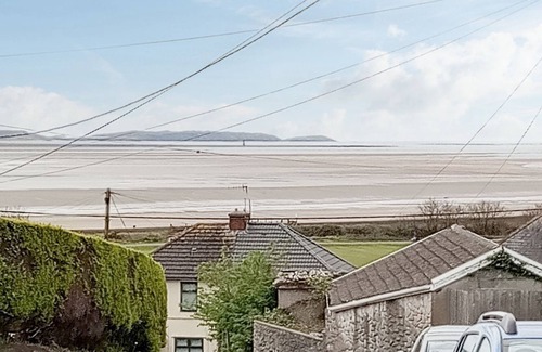 Llanelli Cottage | 2 bedroom accommodation in Pwll, near Llanelli