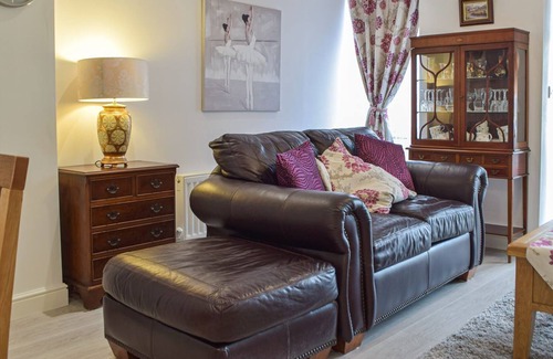 Llanelli Cottage | 2 bedroom accommodation in Pwll, near Llanelli