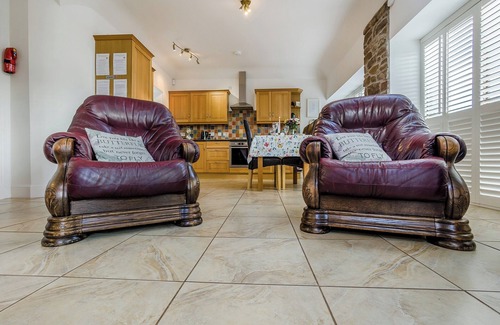 Murthill Cottage | 2 bedroom accommodation in Tealing, near Dundee