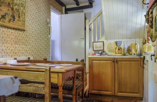 Ardens Grafton Cottage | 2 bedroom accommodation in Barton