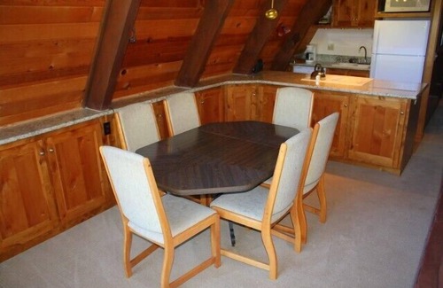 Truckee Cabin | 2 bedroom and Loft, 2 bath, sleeps 6 adults. S Shore of Donner Lake DLR#027