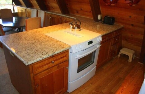 Truckee Cabin | 2 bedroom and Loft, 2 bath, sleeps 6 adults. S Shore of Donner Lake DLR#027