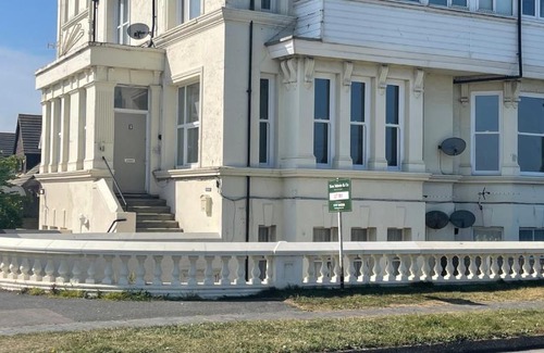 Littlestone-on-Sea Apartment | 2 Bedroom Apartment with uninterrupted sea views! Free wifi