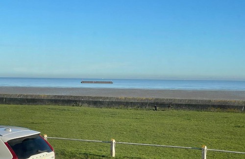 Littlestone-on-Sea Apartment | 2 Bedroom Apartment with uninterrupted sea views! Free wifi
