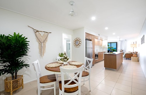Airlie Beach Apartment | 2 Bedroom Apartment in the heart of Airlie Beach with beautiful water views.