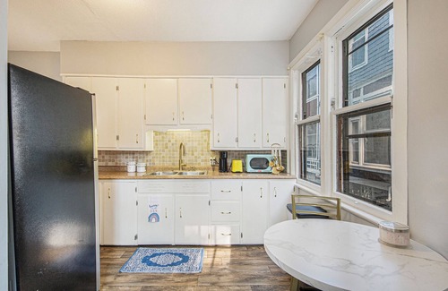 Grand Rapids Apartment | 2 Bedroom Apartment 1st floor in historic district near downtown Grand Rapids!