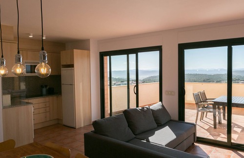 Begur Apartment | 2 bedroom apartment close to the center of Begur. Terrace and panoramic sea views (Ref:H41)