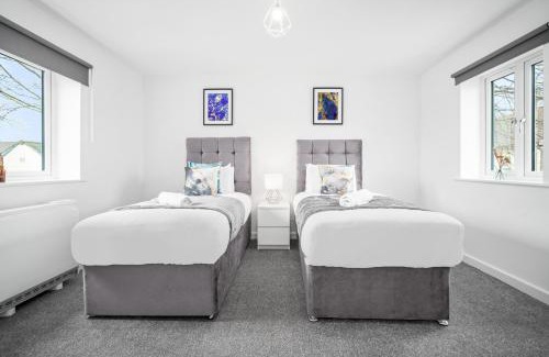 Cradley Heath Apartment | 2 Bedroom Apartment - Private Parking - Wifi - Netflix - Top Rated - 51C
