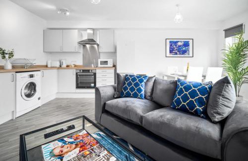Cradley Heath Apartment | 2 Bedroom Apartment - Private Parking - Wifi - Netflix - Top Rated - 51C