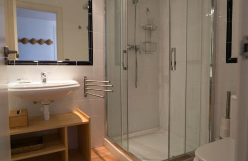 Begur Apartment | 2 bedroom apartment in Begur center. Sea views, terrace and pool (Ref:H09)