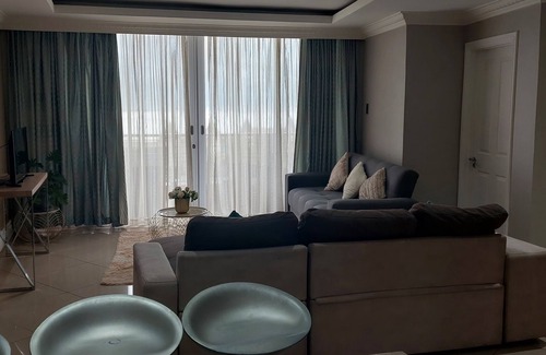 Durban Point Apartment | 2-bedroom apartment in charming Durban Waterfront with beach and harbour views