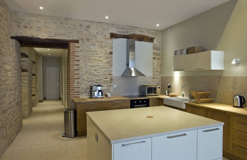 Beaune City Centre Apartment | 2 Bedroom apartment in the historic center! (New full air con installed in 2024)