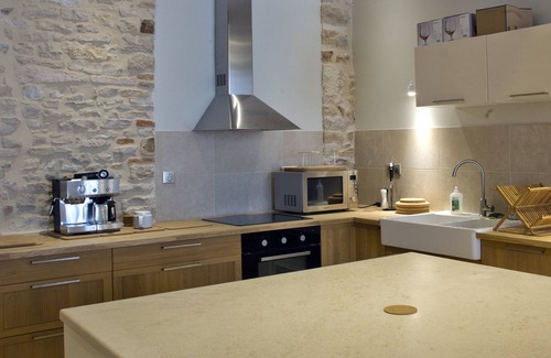 Beaune City Centre Apartment | 2 Bedroom apartment in the historic center! (New full air con installed in 2024)