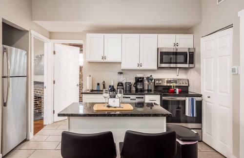 Downtown Columbus Apartment | 2-bedroom apartment in wakable German Village