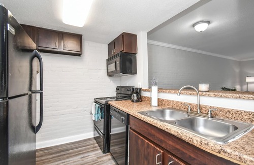 Greenway Plaza-Upper Kirby Apartment | 2 Bedroom Apartment in Central Houston