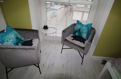 Exmouth Apartment | 2 bedroom apartment, sea view, parking, great location, steps from the beach.