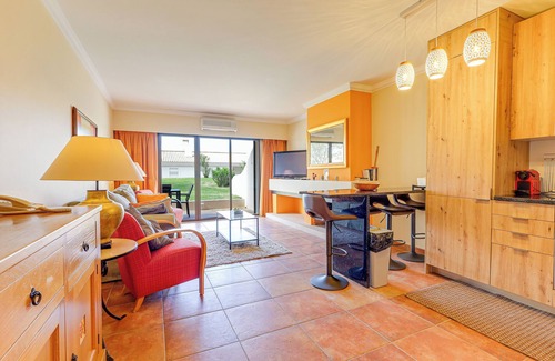 Alporchinhos Condo | 2 bedroom apartment with swimming pool 2m from Sra. da Rocha beach.