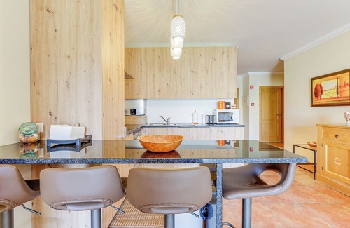Alporchinhos Condo | 2 bedroom apartment with swimming pool 2m from Sra. da Rocha beach.