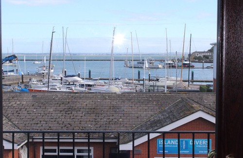 Cowes Apartment | 2 Bedroom apartment with views over Solent